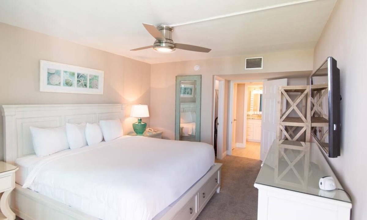 Sanibel Hotel | Beachside Escape with Garden Views, Bike Paths & Island Dining — 3 Units