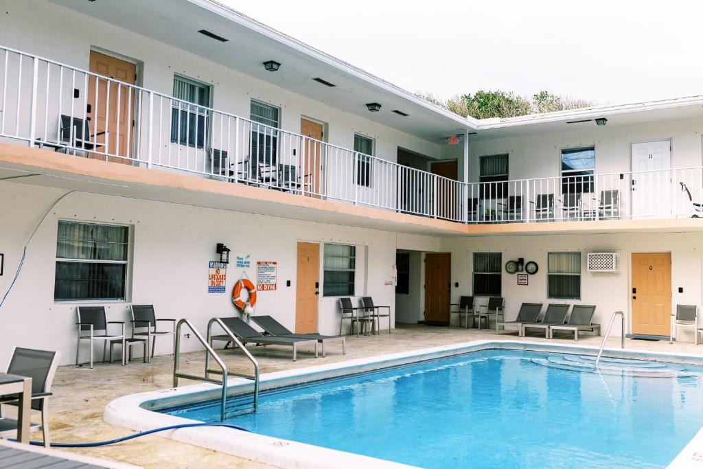 Deerfield Beach Apartment | Beachside Gardens Apartments By Lowkl