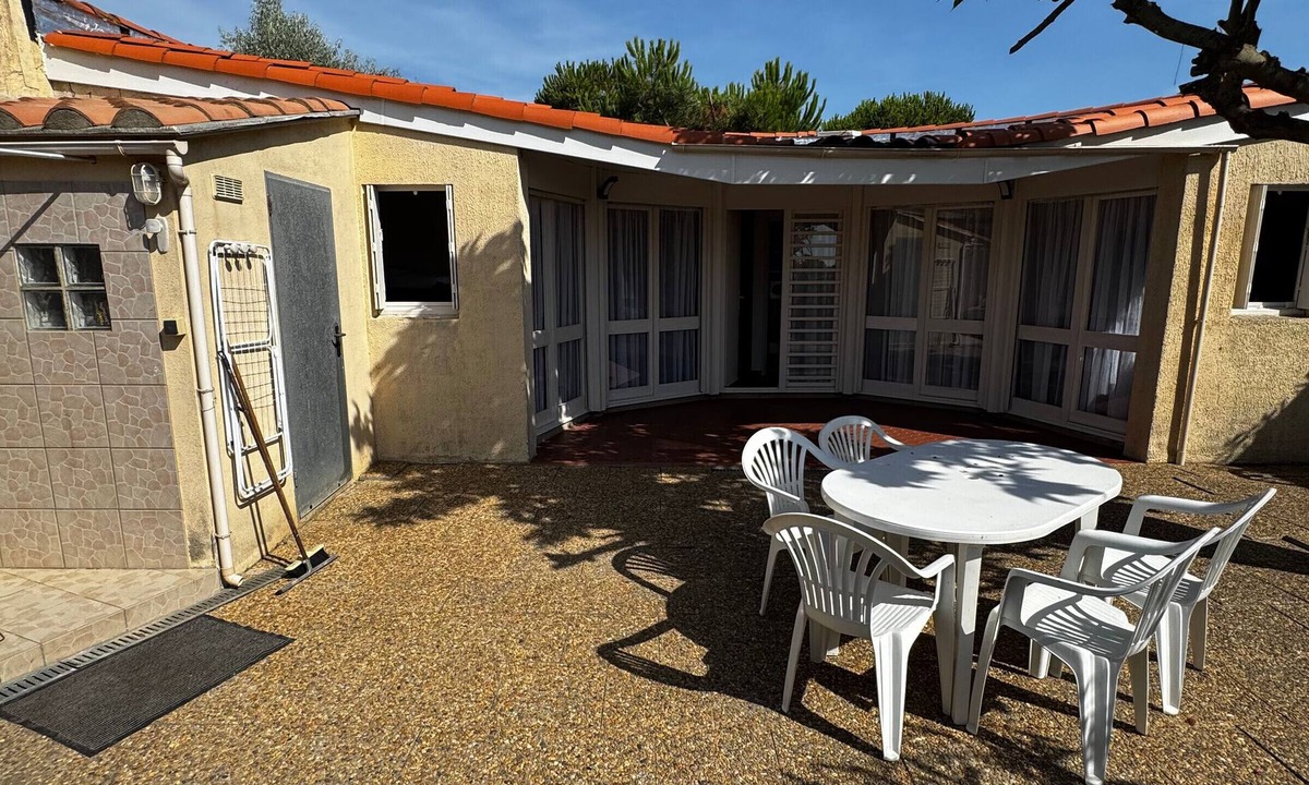 Torreilles-Plage House | Beachside Getaway in Torreilles - Cozy 2BR House for Couples/Families