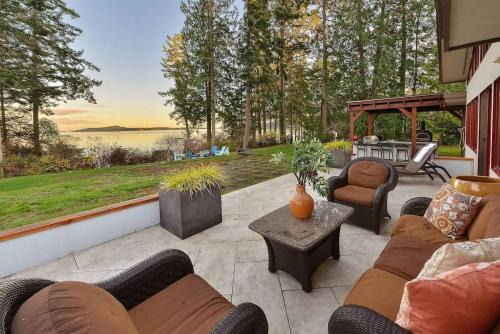 Cobble Hill House | Beachside Living Cherry Point by EMR Vacation Rentals