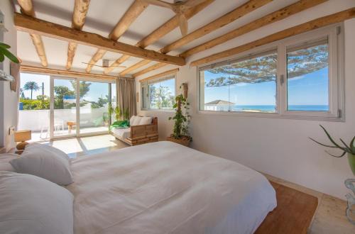 Conil de la Frontera Villa | Beachside Oasis with Pool & Garden