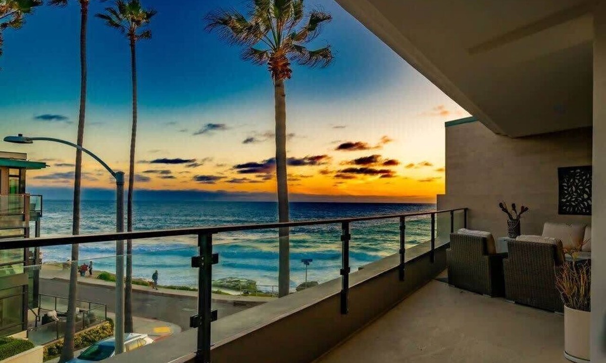 Beach Barber Tract Condo | Beachside Paradise in Windansea