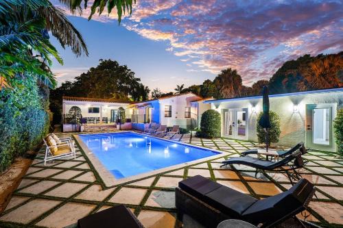 Palm Beach - West Palm Beach House | Beachside, Resort Pool, Outdoor Kitchen, Pets