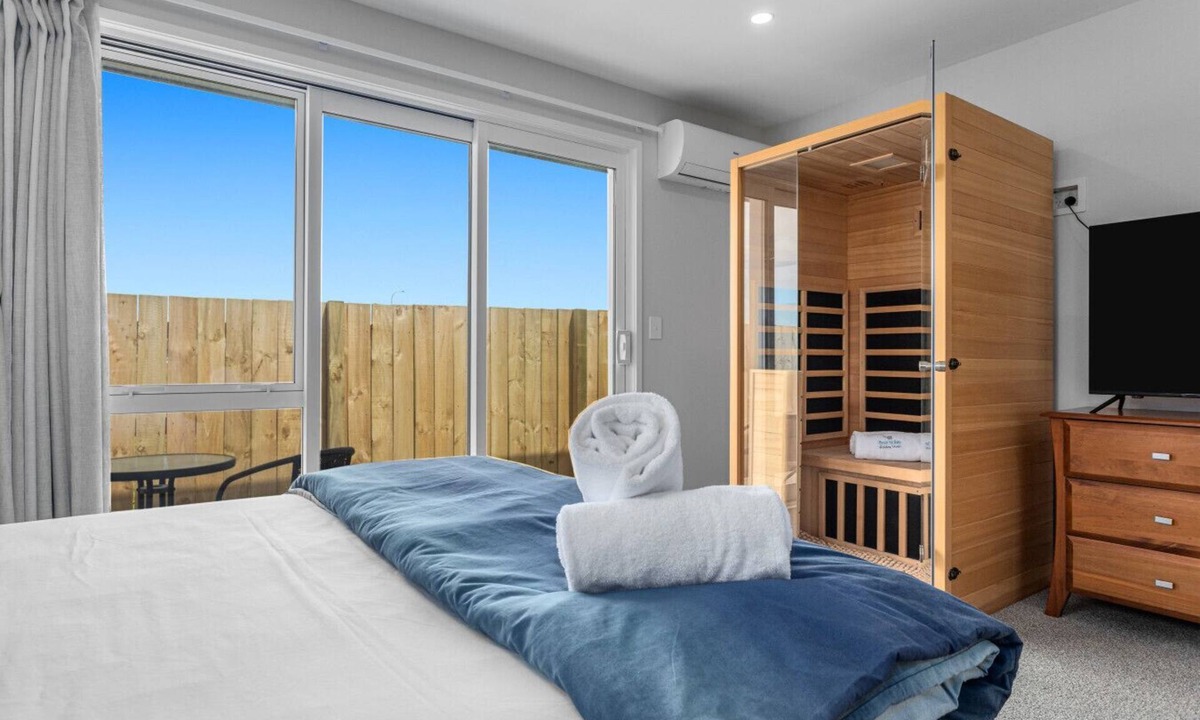 Waiotahi House | Beachside Sauna Retreat