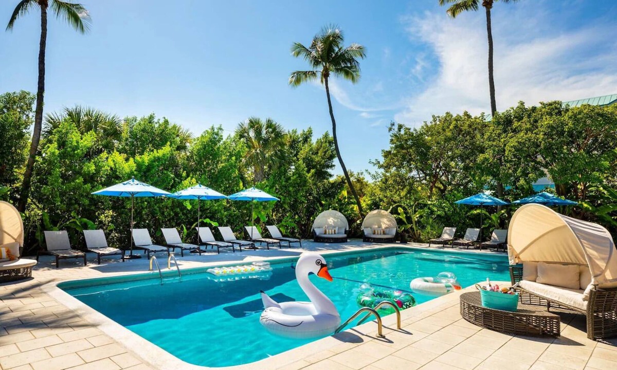 Islamorada Hotel | Beachside Solace: Room for Your Perfect Vacation | 3 Family Ready Stays