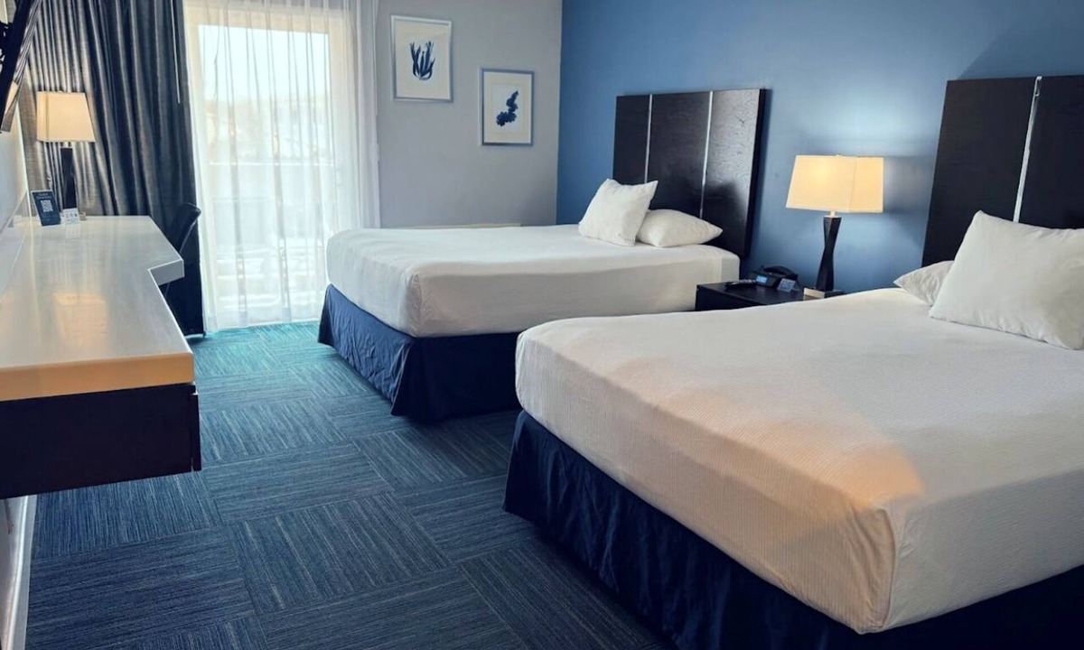 Old Towne Hotel | Beachside Stay – Walk to Shoreline, Cafés & Local Seal Beach Charm + Breakfast