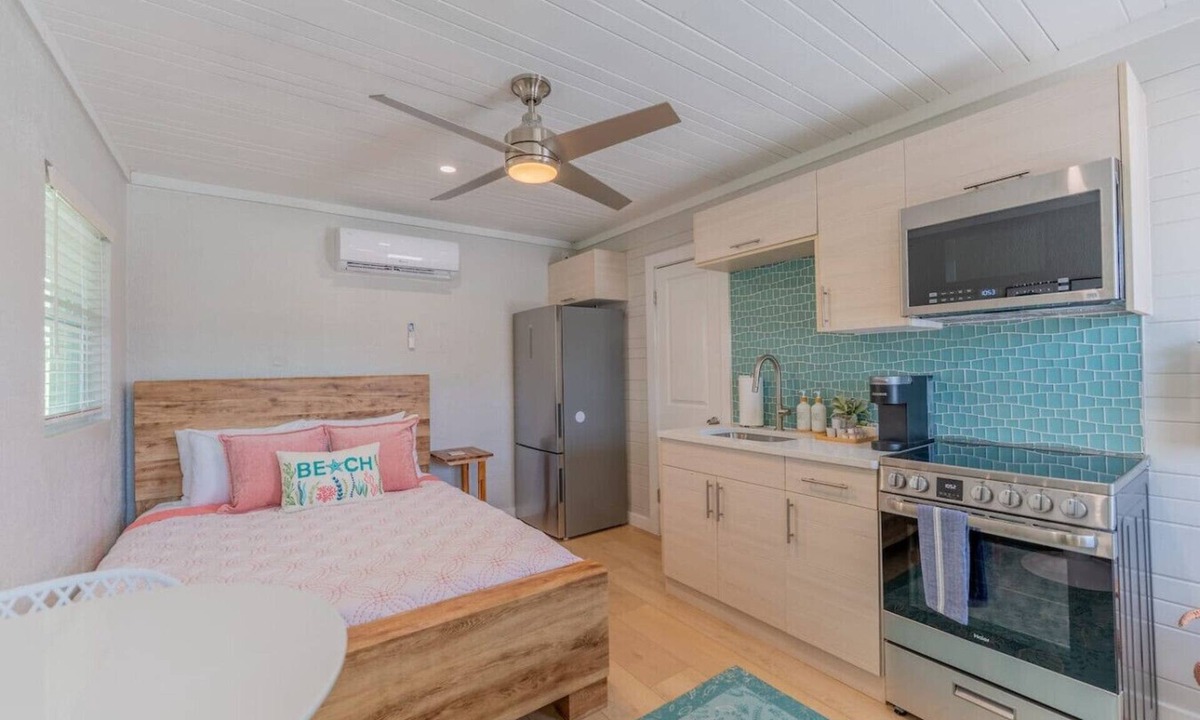 Redington Shores Apartment | Beachside Studio Apt 3 - Steps to Sand - Beach Chairs