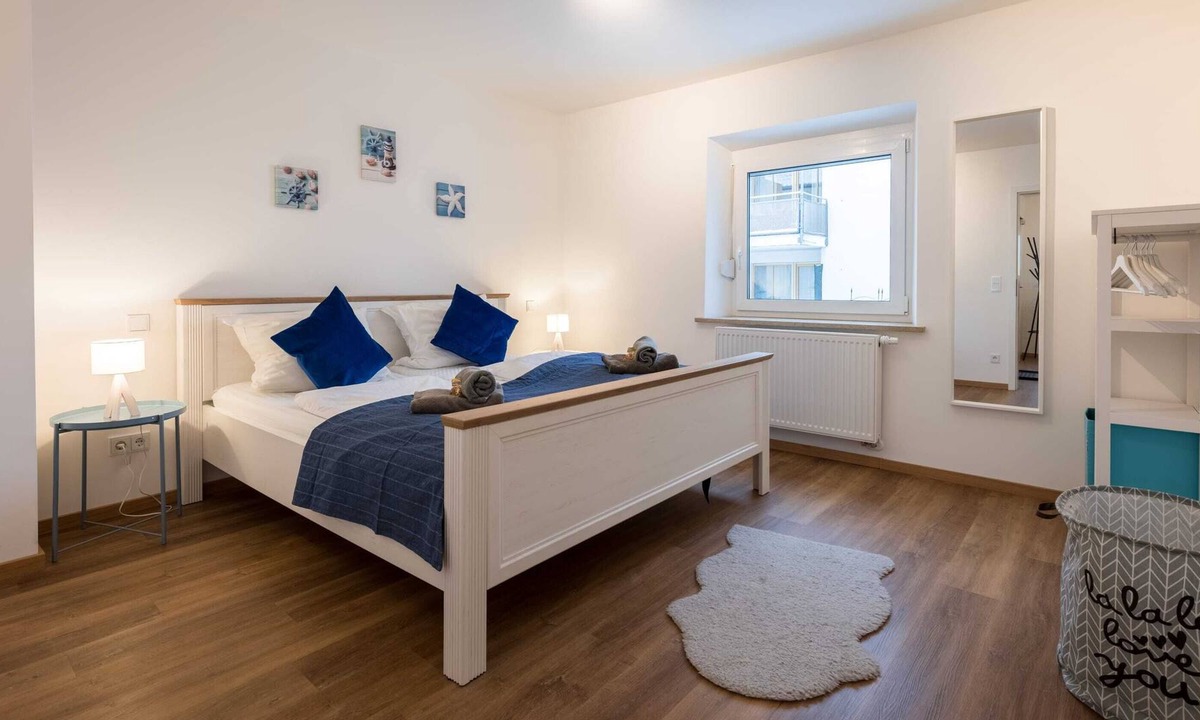 Lechhausen Apartment | BeachStyle: Kitchen - Kingbed - Parking - NETFLIX & Terrace