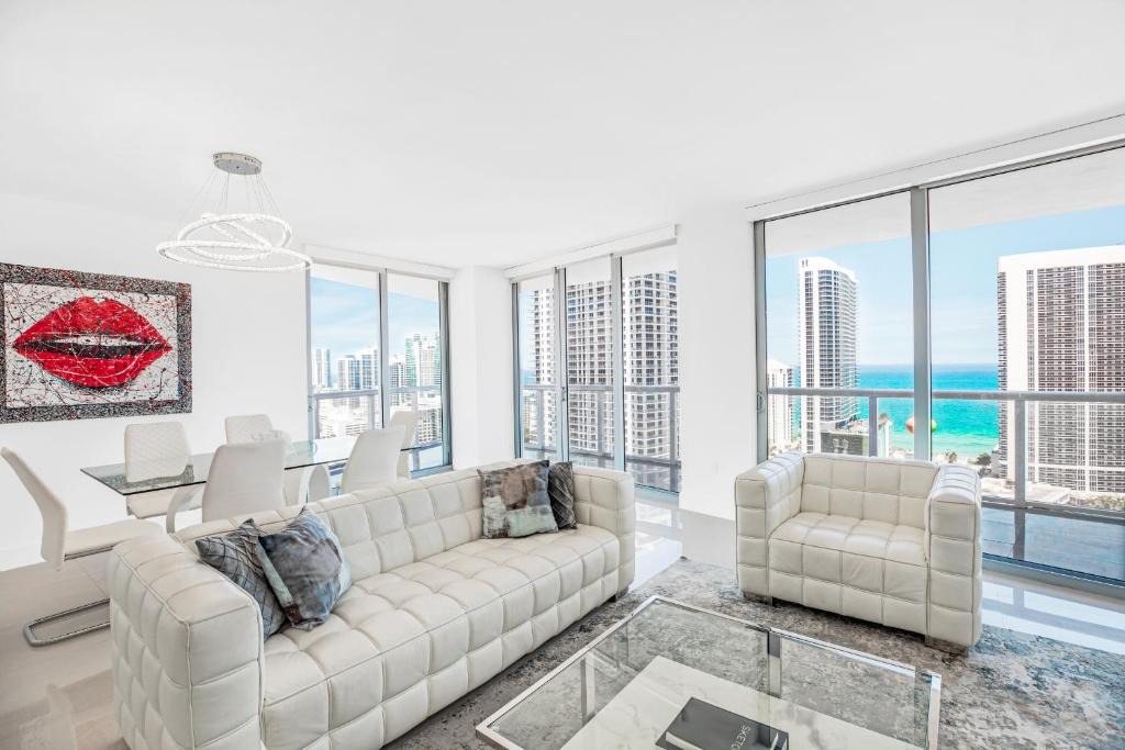 Hallandale Beach Apartment | Beachwalk Resort - Waterfront huge 3-Bedroom apartment with direct ocean-view! 25 min to FIFA!