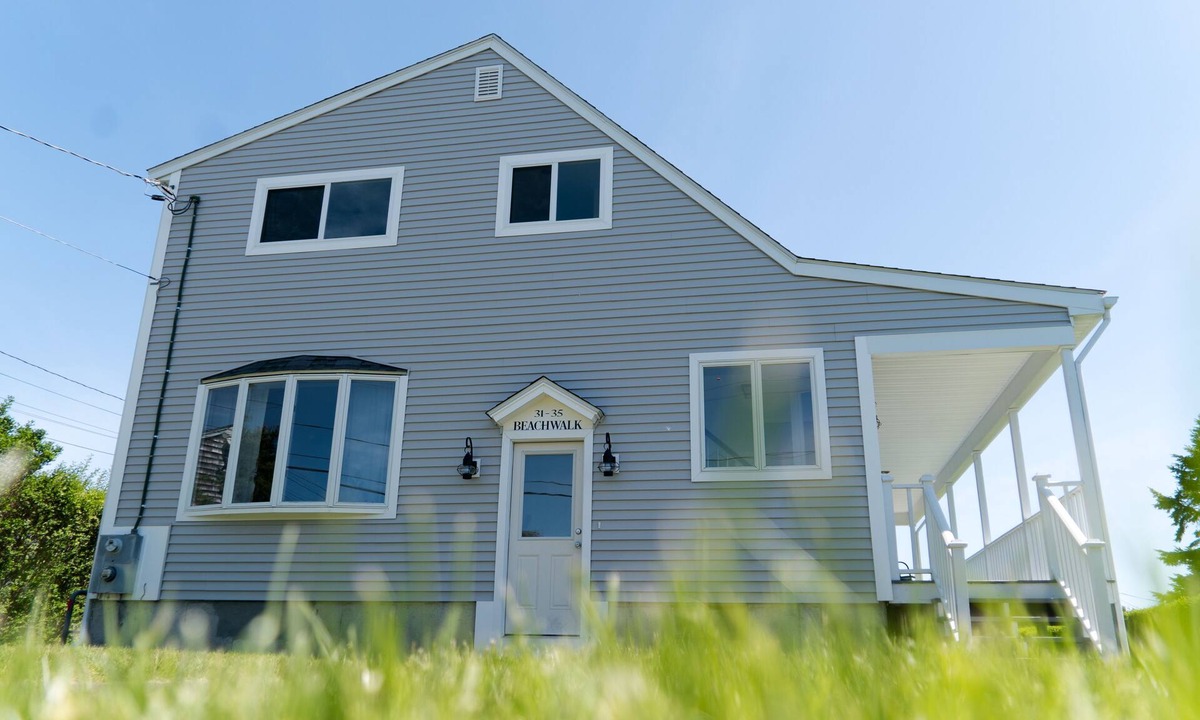 Newport House | "BeachWalk" Unit 2 Just 300 Feet To The Beach!