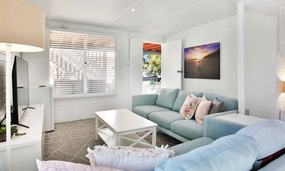 Berrara House | Beachway - Pet Friendly - 2 Mins Walk to Beach