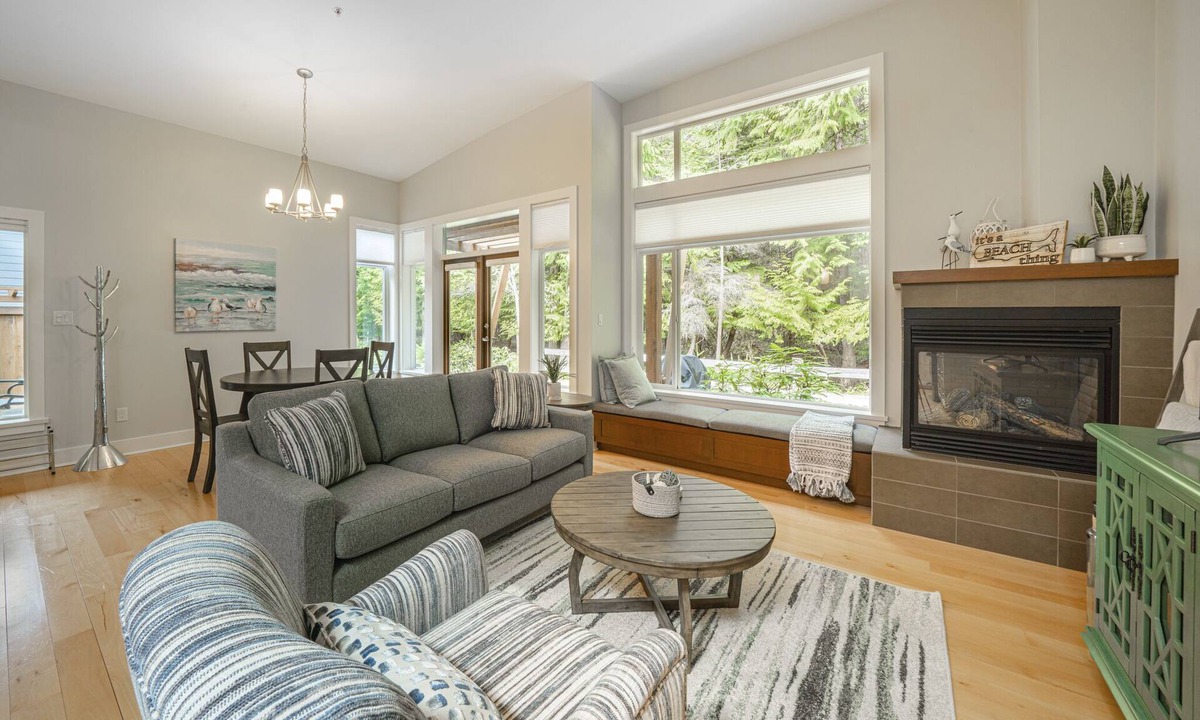 Regional District of Nanaimo House | Beachwood House, 5 min walk to beach