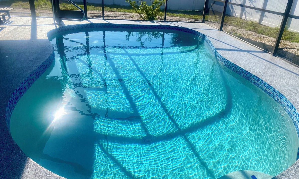 South Venice House | Beachy 3BR Retreat ~ Heated Pool & Fenced Yard ~ Pet Friendly! Star of Venice!