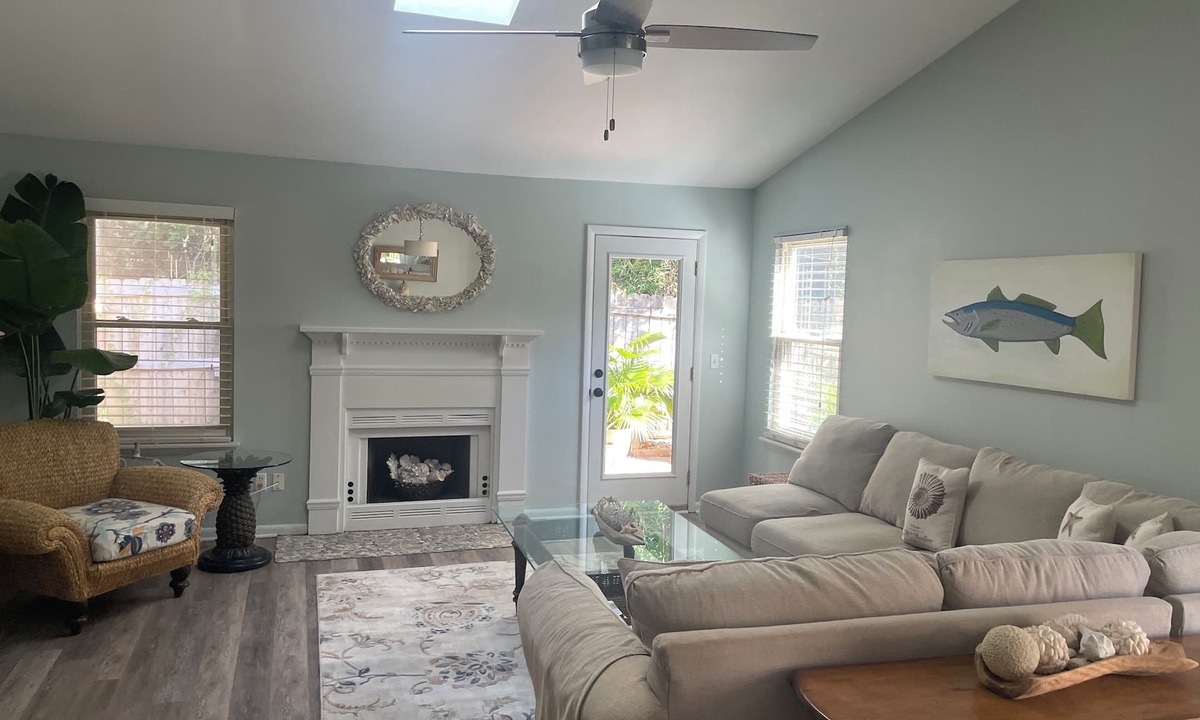 Mount Pleasant House | BeachY Coastal Coastal Cottage 5 min to IOP Beaches 15 to Dowtn - Newly Updated