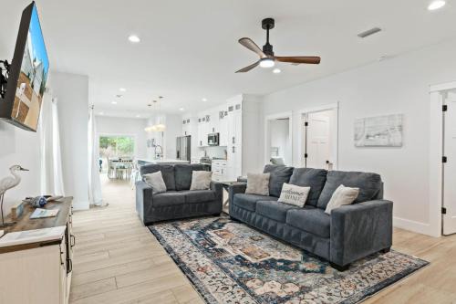 Foley House | Beachy cottage near Sports Complex OWA beaches shopping restaurants mini golf Central to all the fun Foley has to offer