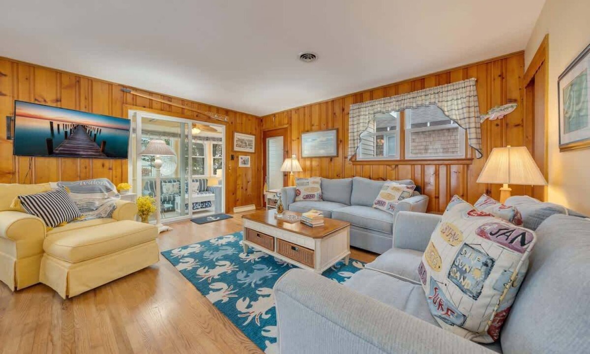 Avalon House | Beachy Keen: Comfort, Charm, One Block to Beach