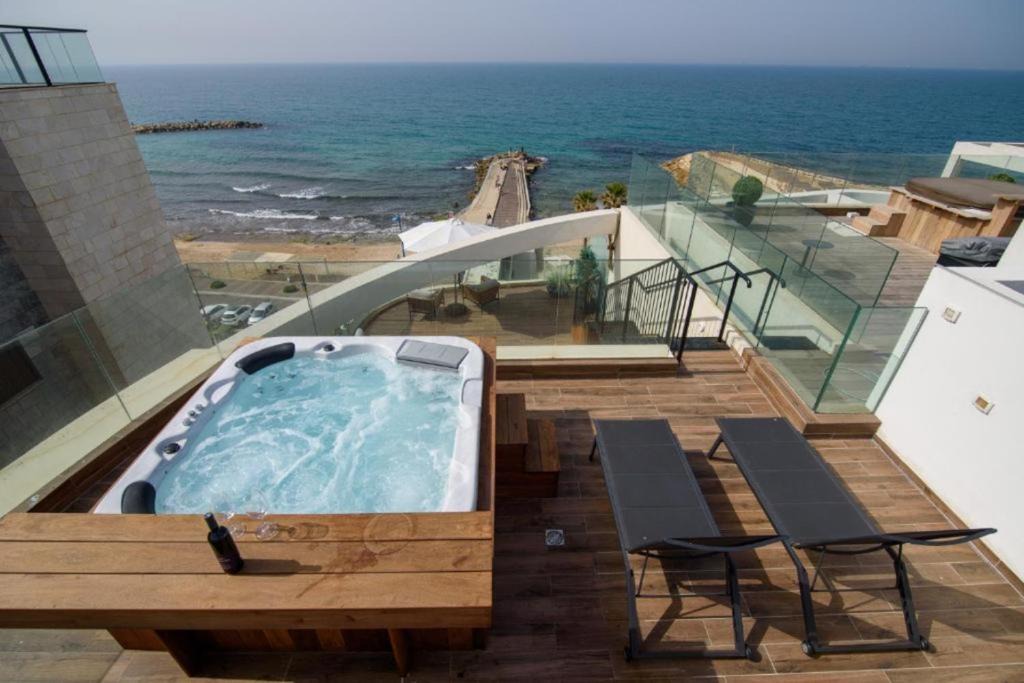 Haifa Apartment | BEAFRONT Pethouse 3 Bdrms W Jacuzzi