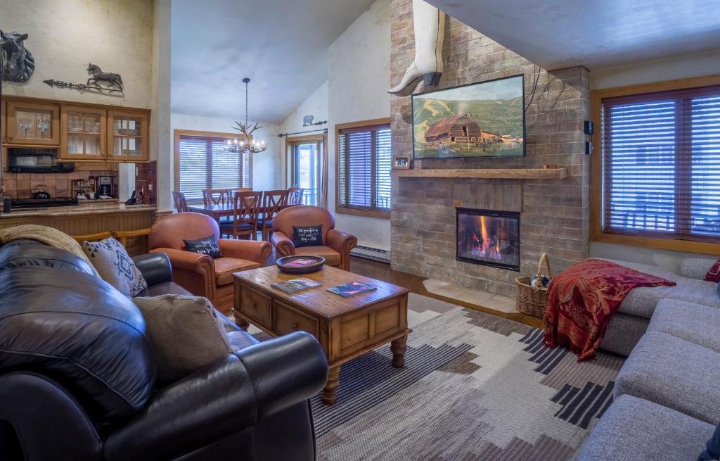 Steamboat Springs Apartment | Bear Claw 615 - True Ski-in Ski-out Access, Slope Views & Winter Shuttle!