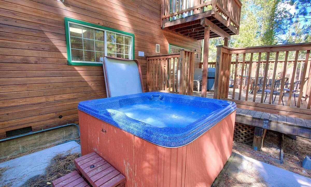 North Upper Truckee House | Bear Country | Hot Tub | Deck | BBQ