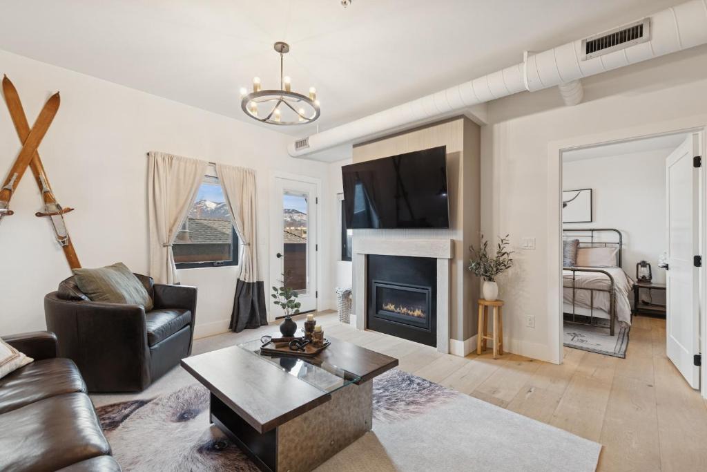 Whitefish House | Bear Den