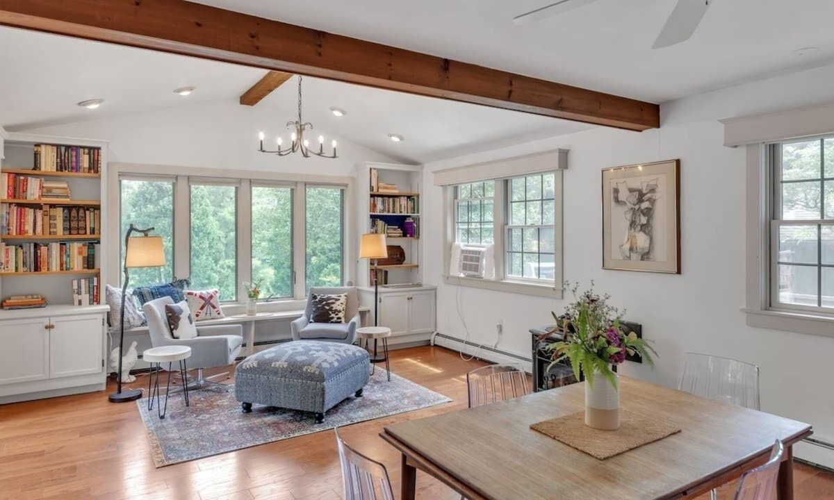 Sunderland House | Bear Pass - Mountain View 4 Bedroom Home by RedAwning