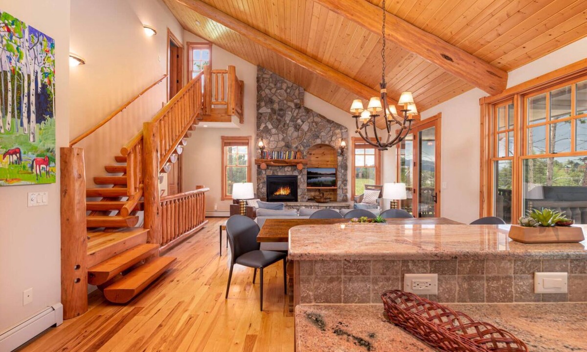 Fraser House | Bear Pause | Pet Friendly | Private Hot Tub | Mountain Cabin