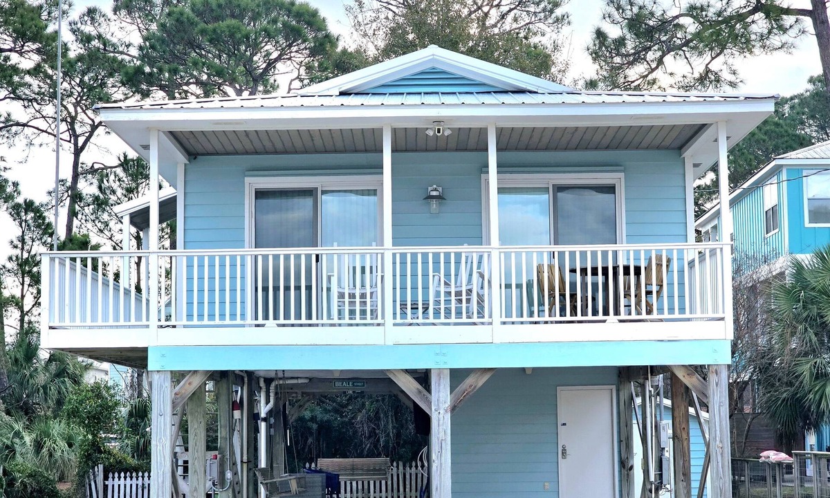 Ono Island House | Bear Point Bayview Cottage | Bay Sunsets Marina Walk Live Music