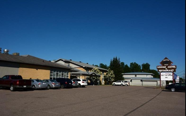 Deep River Hotel | Bear's den Lounge and Motel