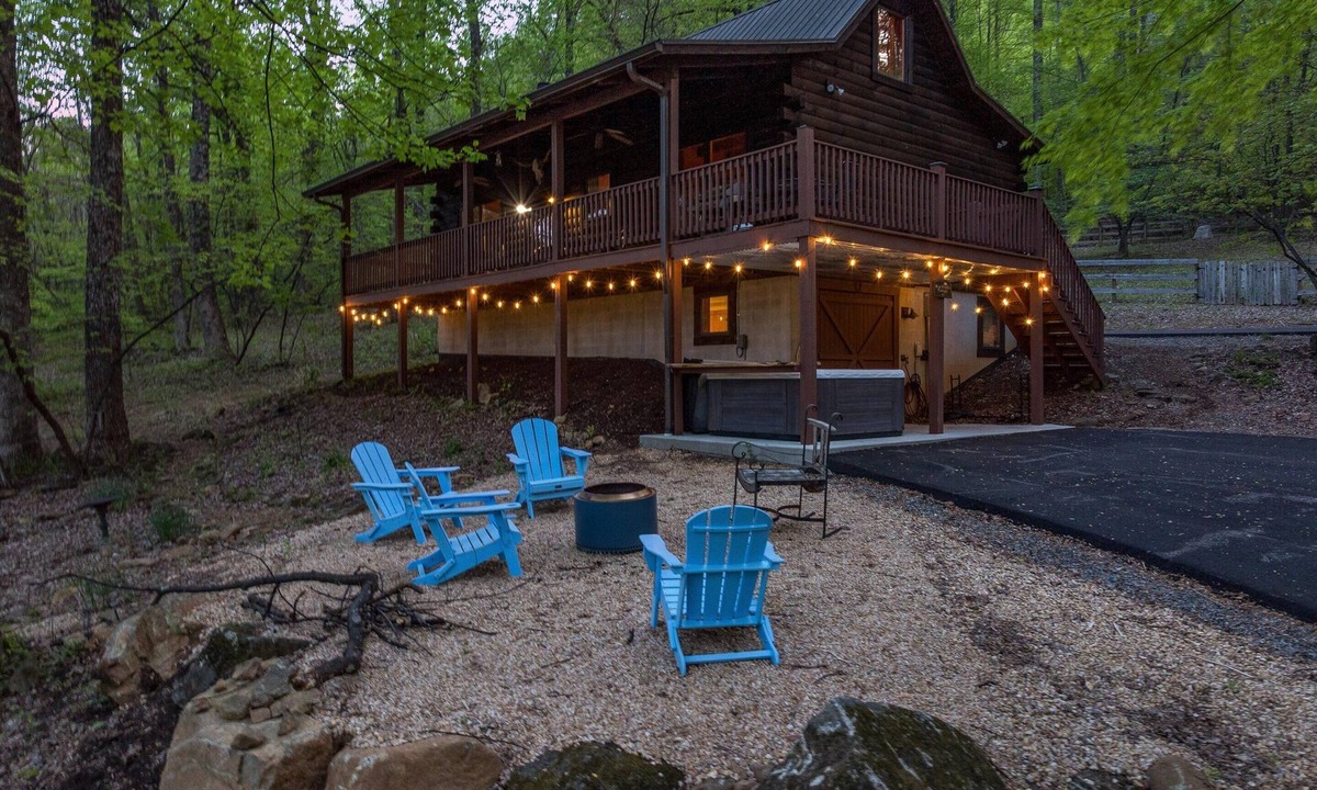 Nellysford Cabin | Bear Tracks Cottage: New Hot Tub + Fire Pit