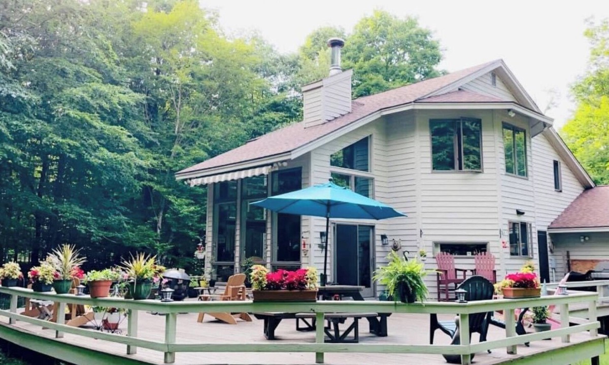 Town of Webb House | Bearfoot Camp~ Luxurious Home on 5 Private Acres Pet Friendly