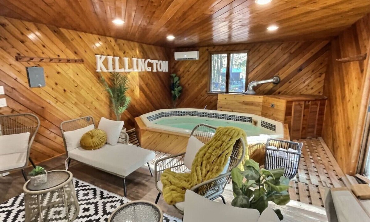 Killington Ski Chalet | BearHaus Central AC, HUGE Hot Tub, Awesome FirePit