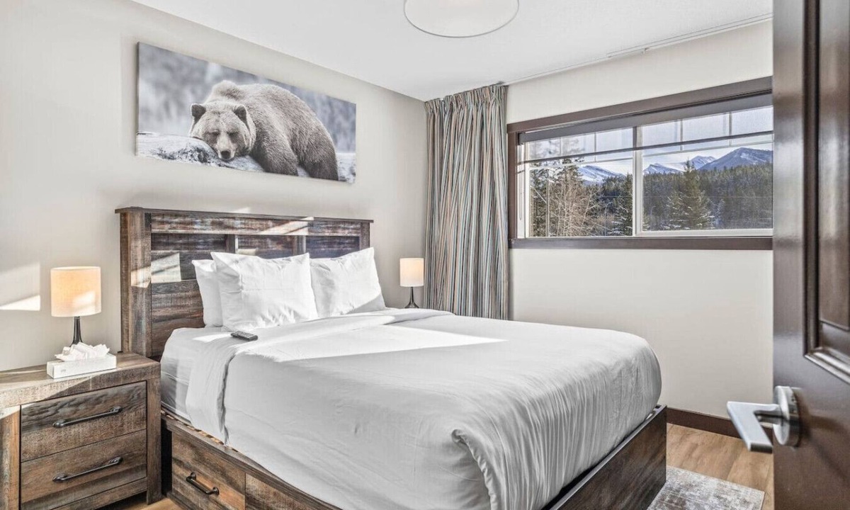 Dead Man's Flats Condo | Bears Den 2BR Getaway with Hot Tub, BBQ and Near DT