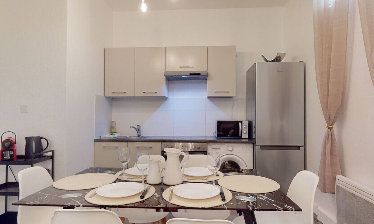 Poincare Apartment | beau bourg quartier halles 2br