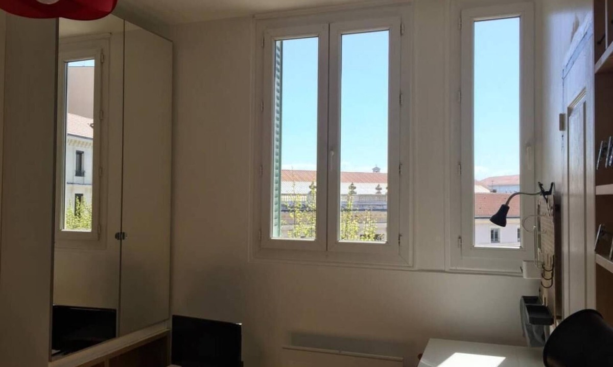 Valence Apartment | Beau Studio Avec Terrasse et Jardin Dans un Quartier Calme