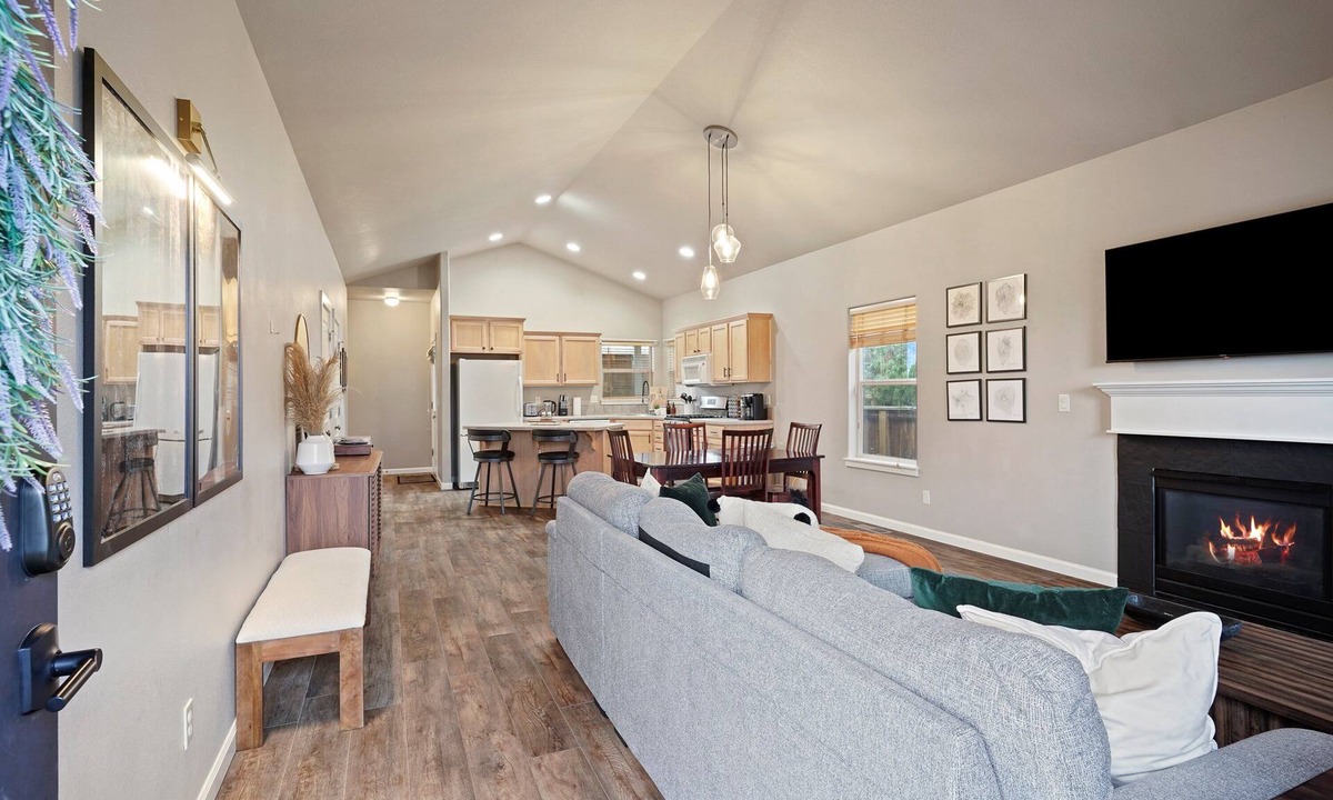 Boyd Acres House | Beaumont - Gorgeous Home! Great Location!