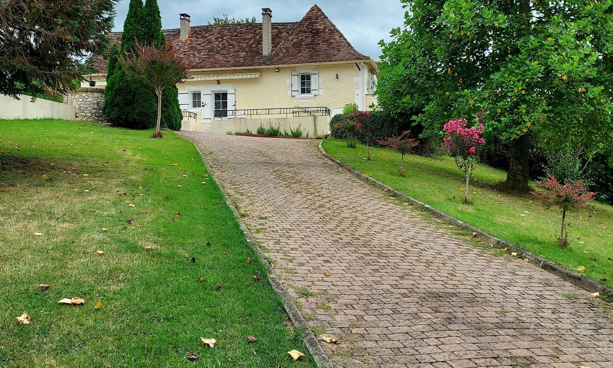 Maurens Villa | Beautiful Perigourdine near Bergerac, a breath of fresh air in the forest.