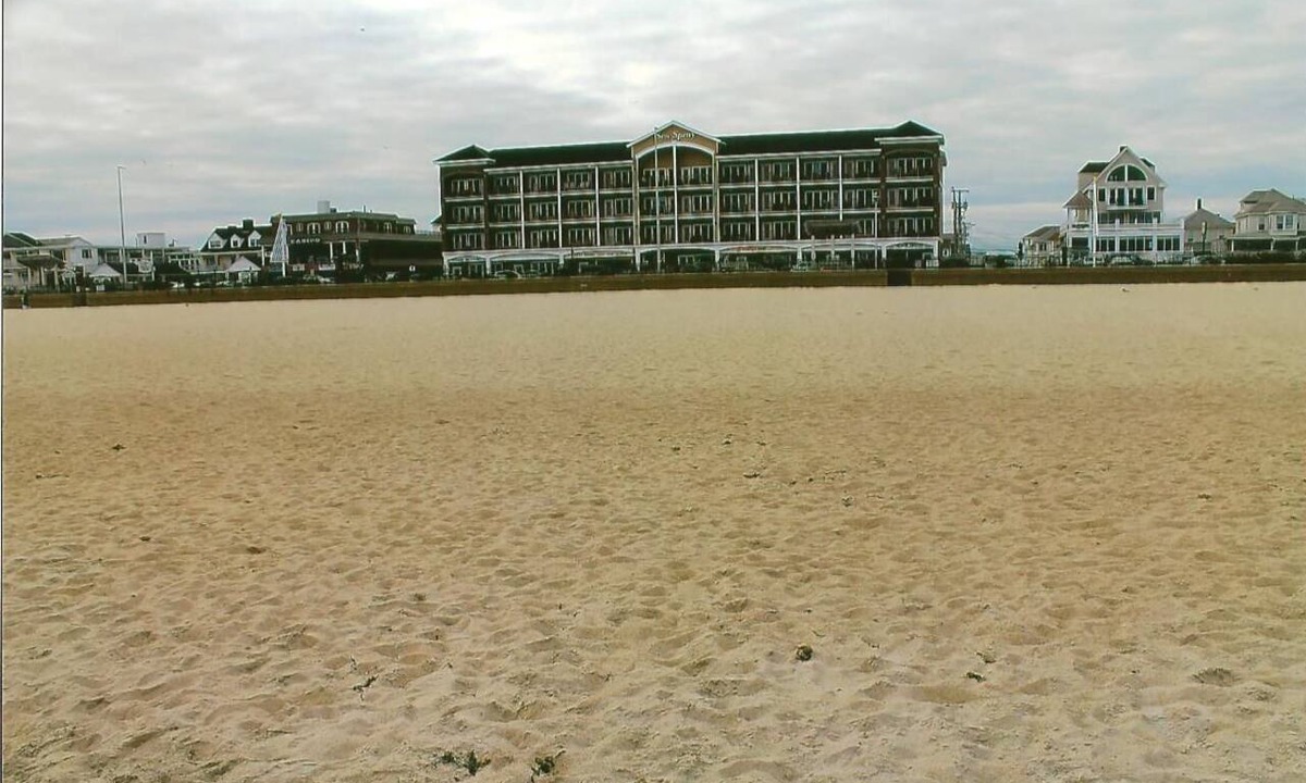 Hampton Condo | Beautiful 1 Bdrm Ocean Front Condominium located in the heart of Hampton Beach!