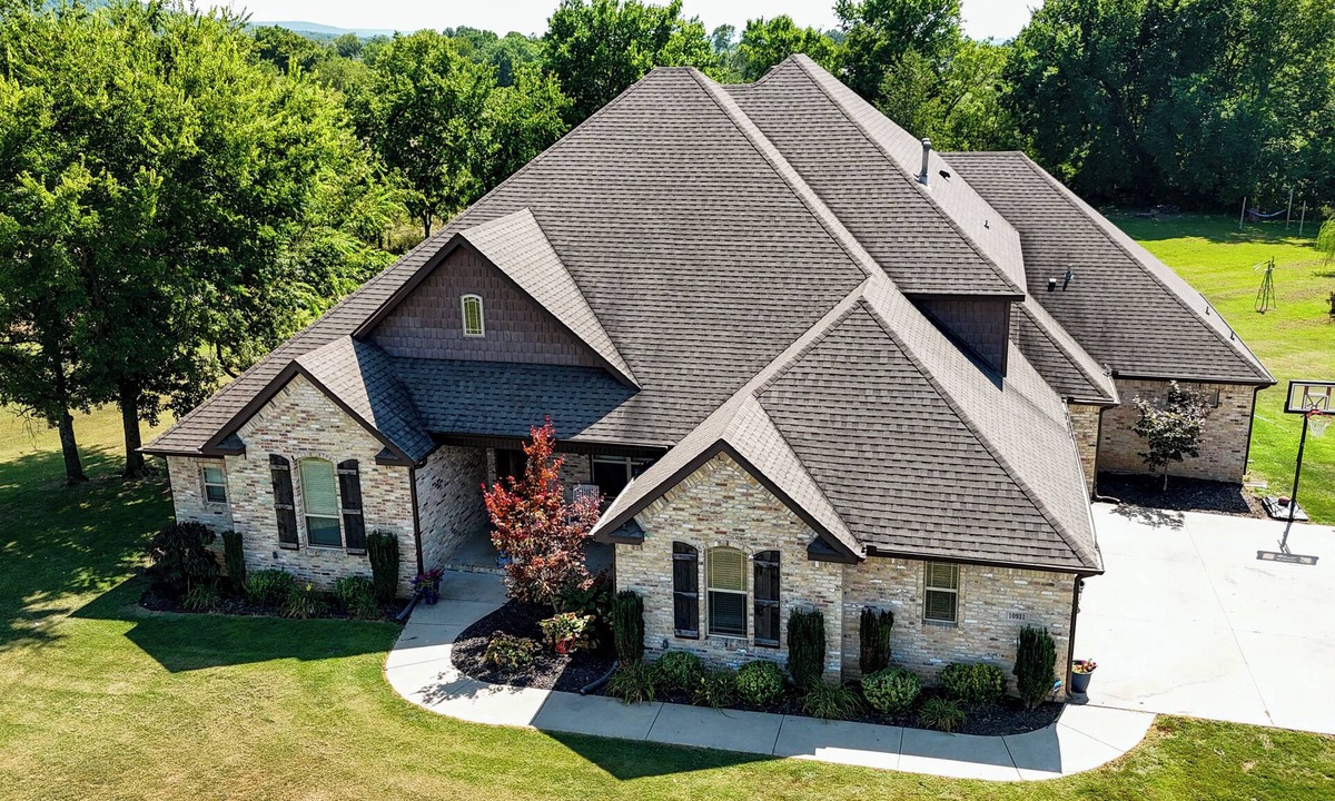 Farmington House | Beautiful 2-Acre Refuge w/Pool-5 miles to UofA!