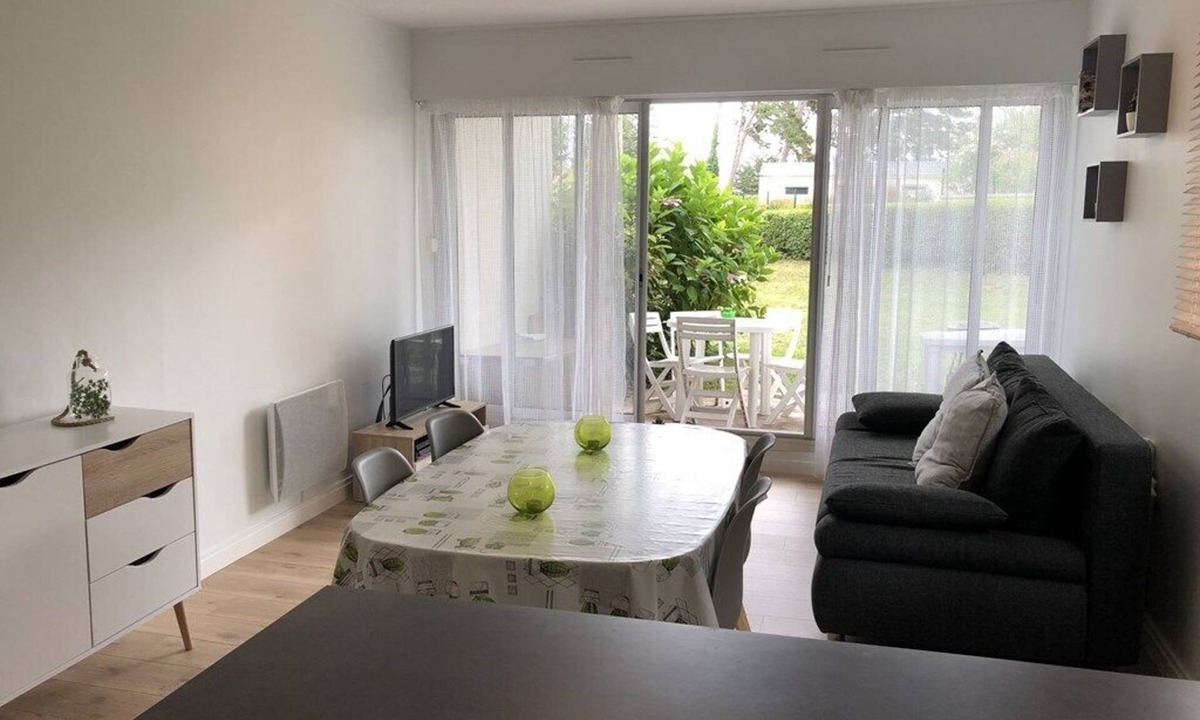 Saint-Cast-le-Guildo Apartment | Beautiful 2-bedroom apartment, tastefully decorated, located in a residence facing.