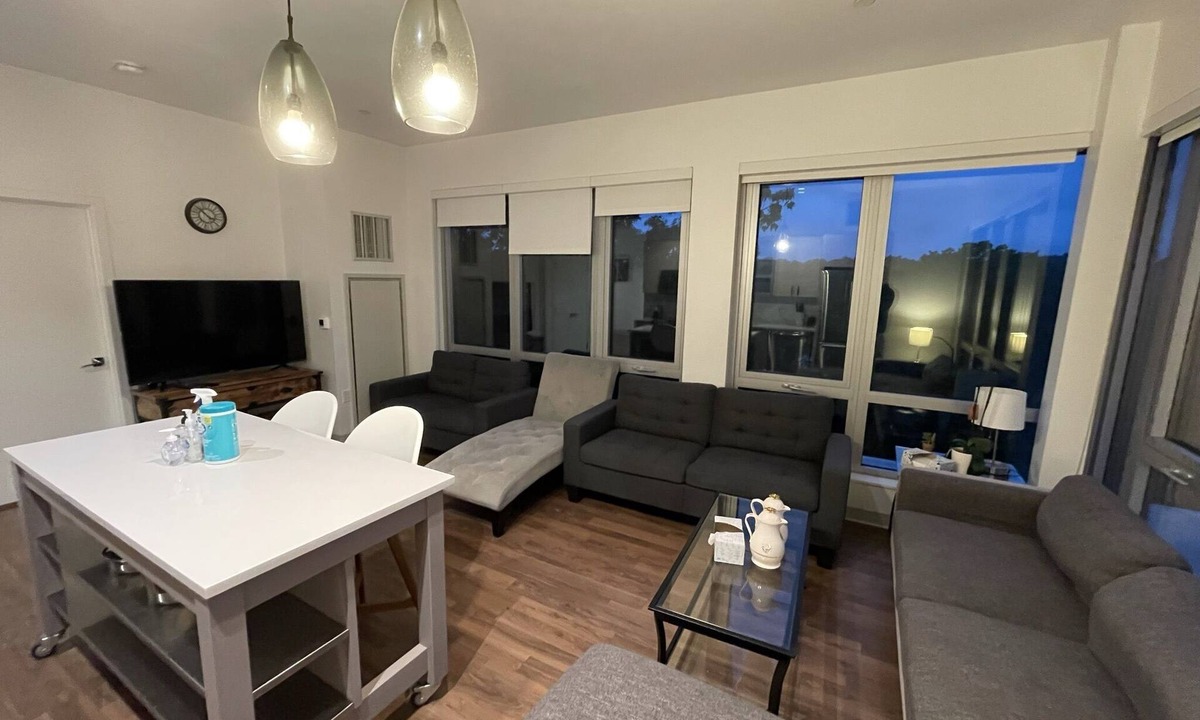 Jamaica Hills - Pond Apartment | Beautiful 2 bed APT