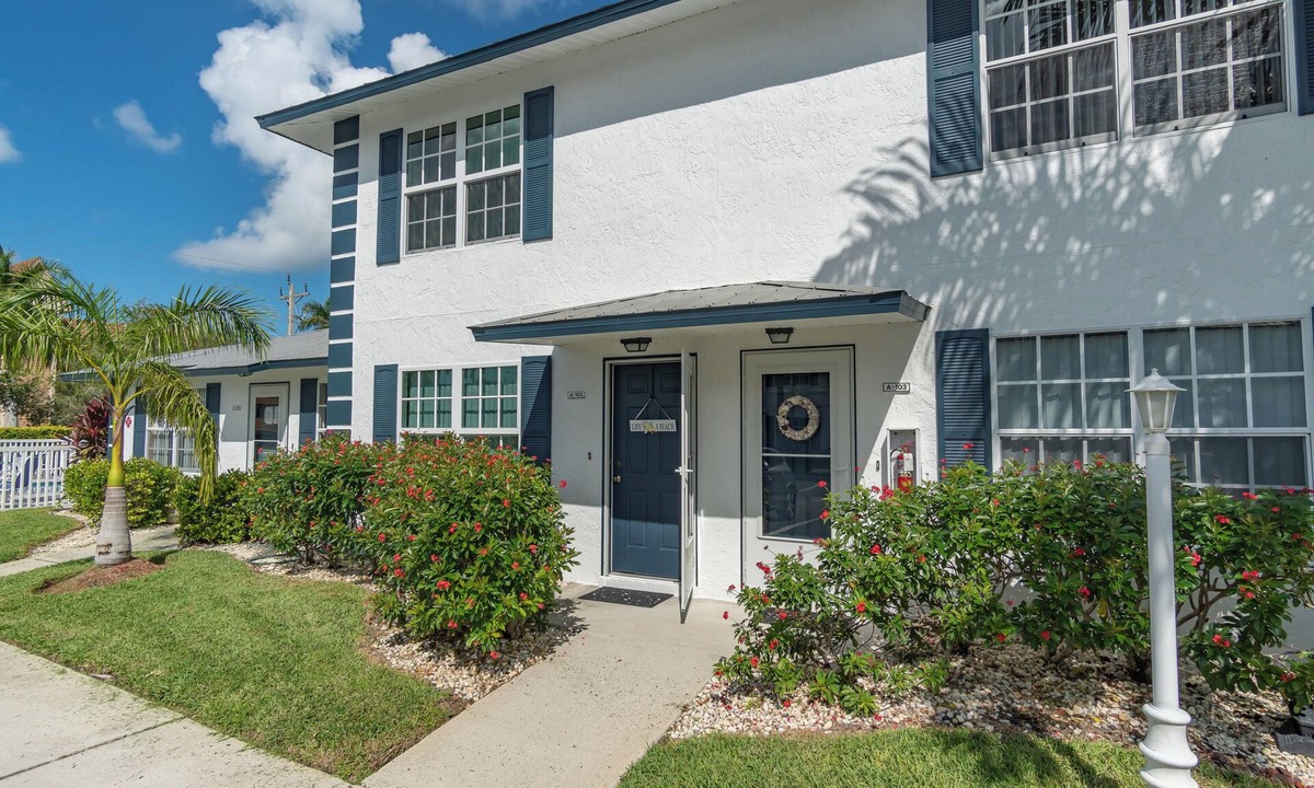 Marco Island House | Beautiful 2 bedroom Condo! Owners require a 3 month rental Jan- March.