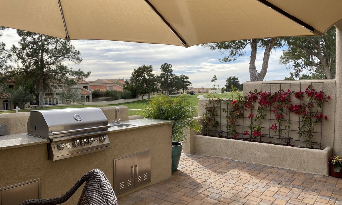 Camelback East Condo | Beautiful 2 bedroom, 2 and a half bath near Biltmore Hotel that sleeps 4+.