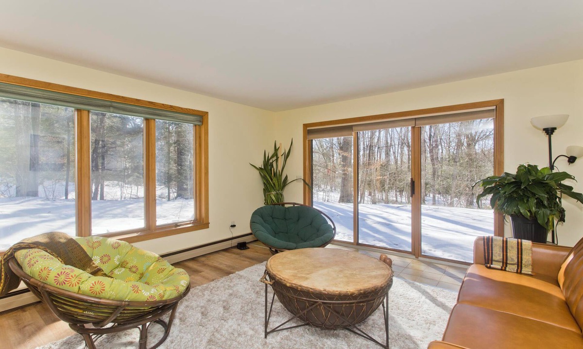 Amherst Cottage | Beautiful 2-bedroom cottage on Robert Frost Trail
