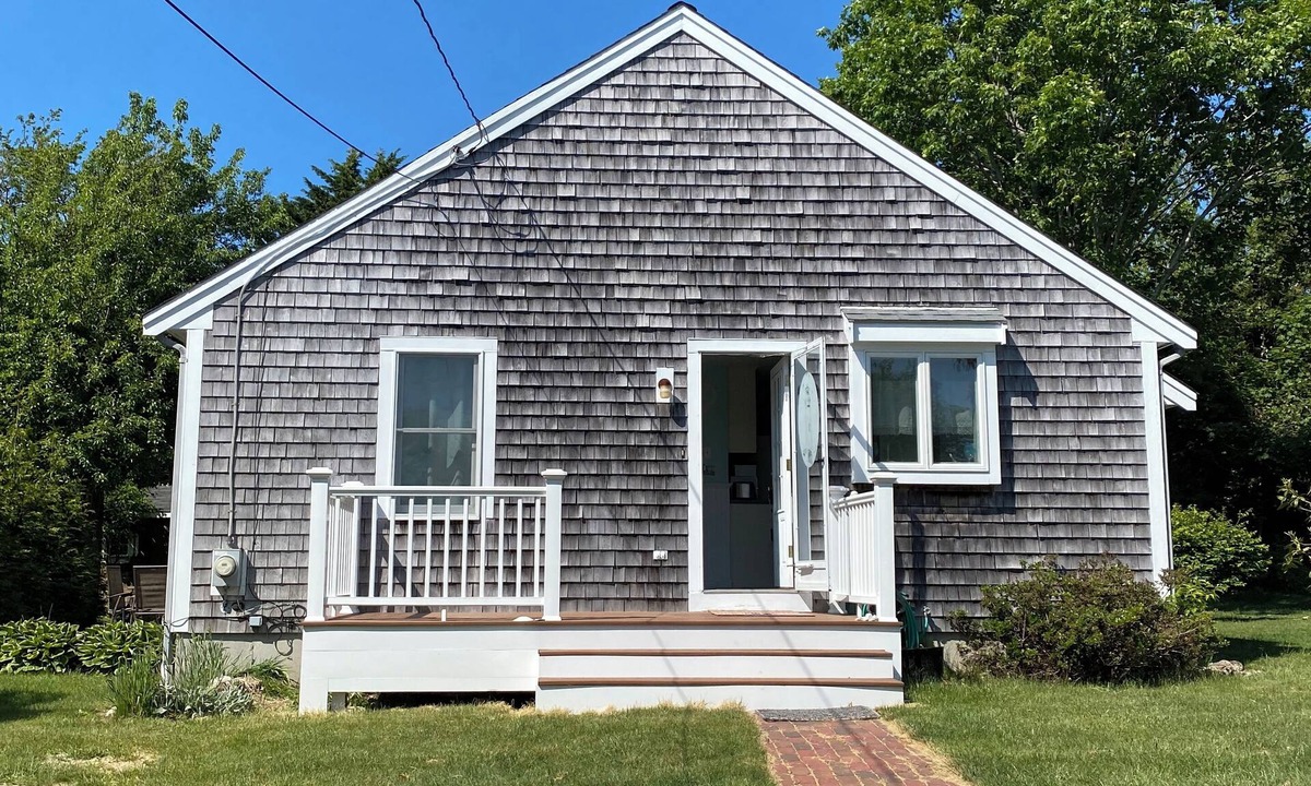 Sandwich Cottage | Beautiful 2 Bedroom Cottage Just Short Stroll To Town Neck Beach