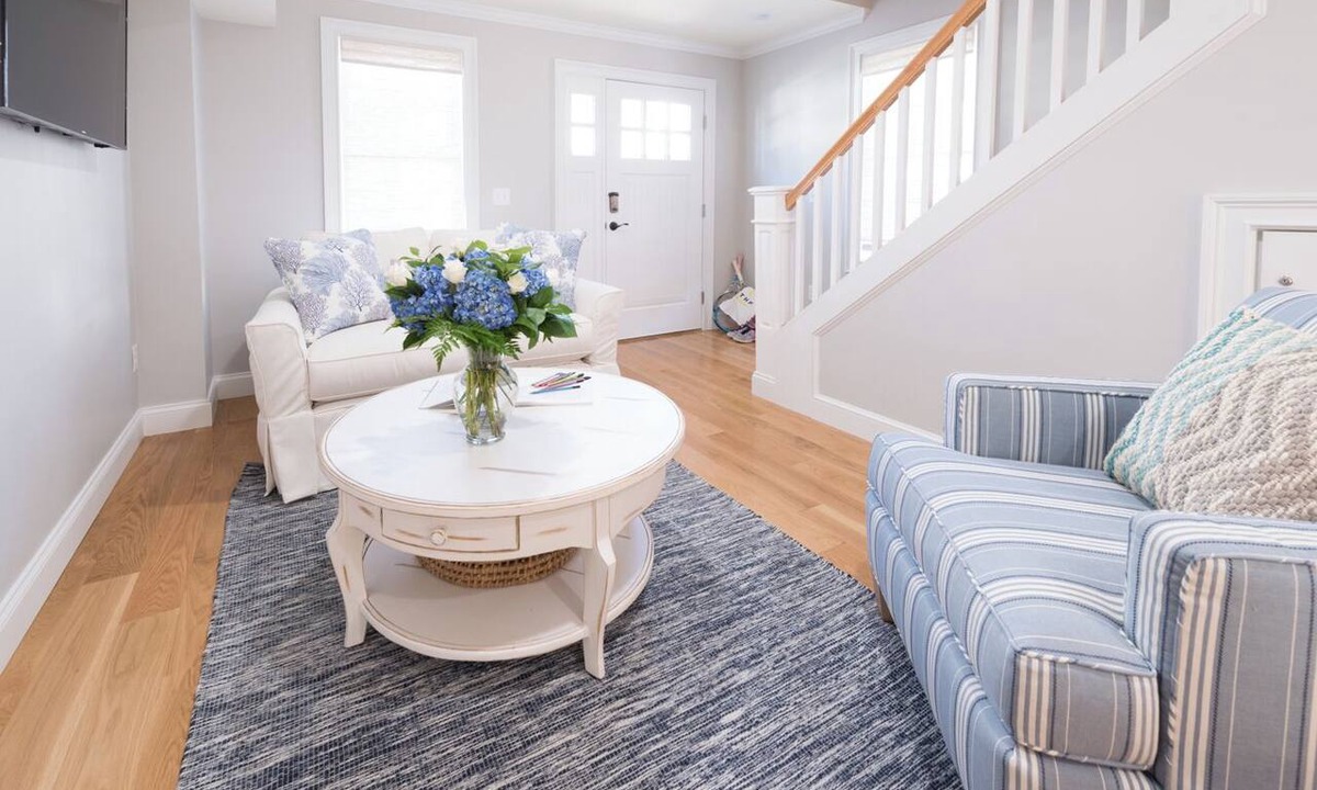Fifth Ward Condo | Beautiful 2 Bedroom Within Walking Distance of Newport's Finest!