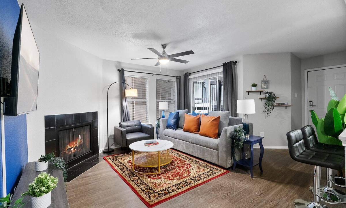 University Hills and Windsor Park Apartment | Beautiful 2BD/1BA in University Hills rwof