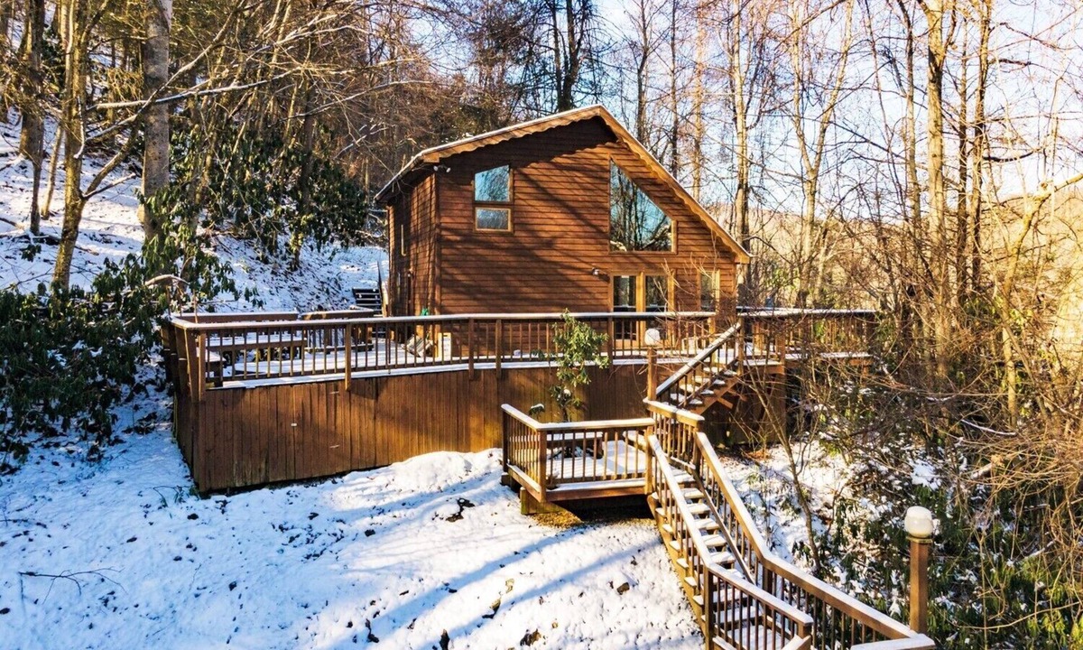 Leadsville Cabin | Beautiful 2bdrm Cabin°Hot Tub°Balcony°Parking°