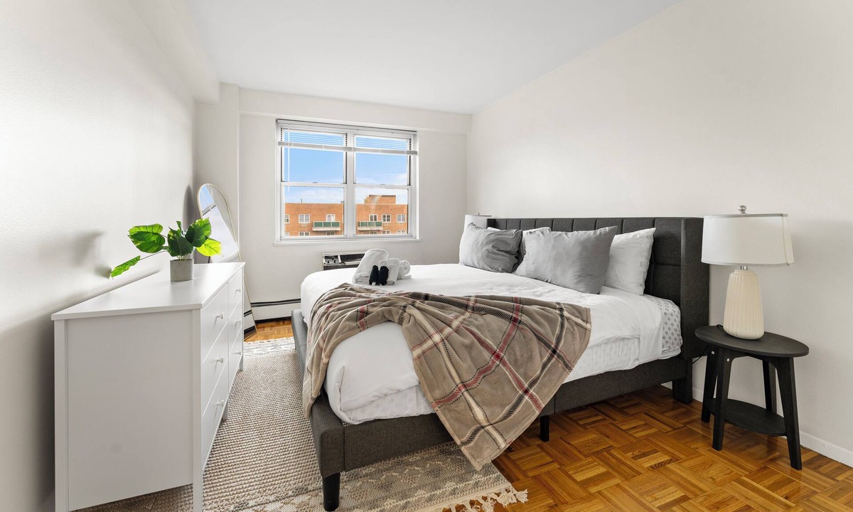 North Brookline Apartment | Beautiful 2BR Next to BU 11z0