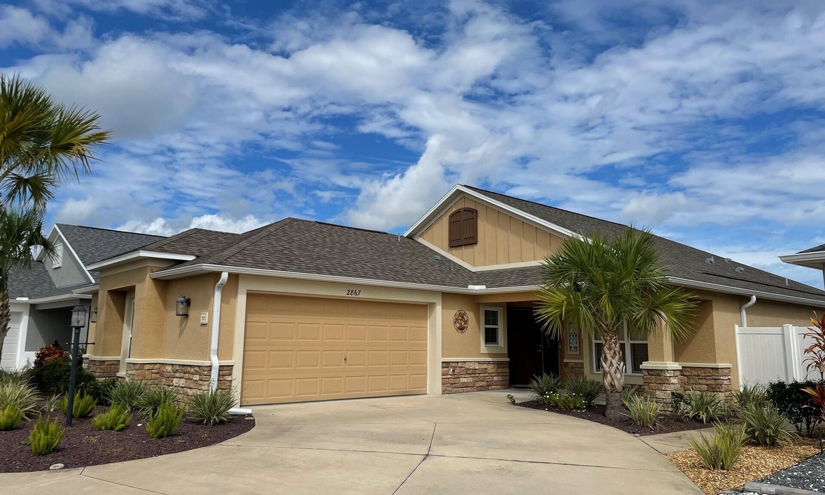 The Villages House | Beautiful 3/2 Villa Walking distance to Brownwood w/BBQ & Golf Cart!