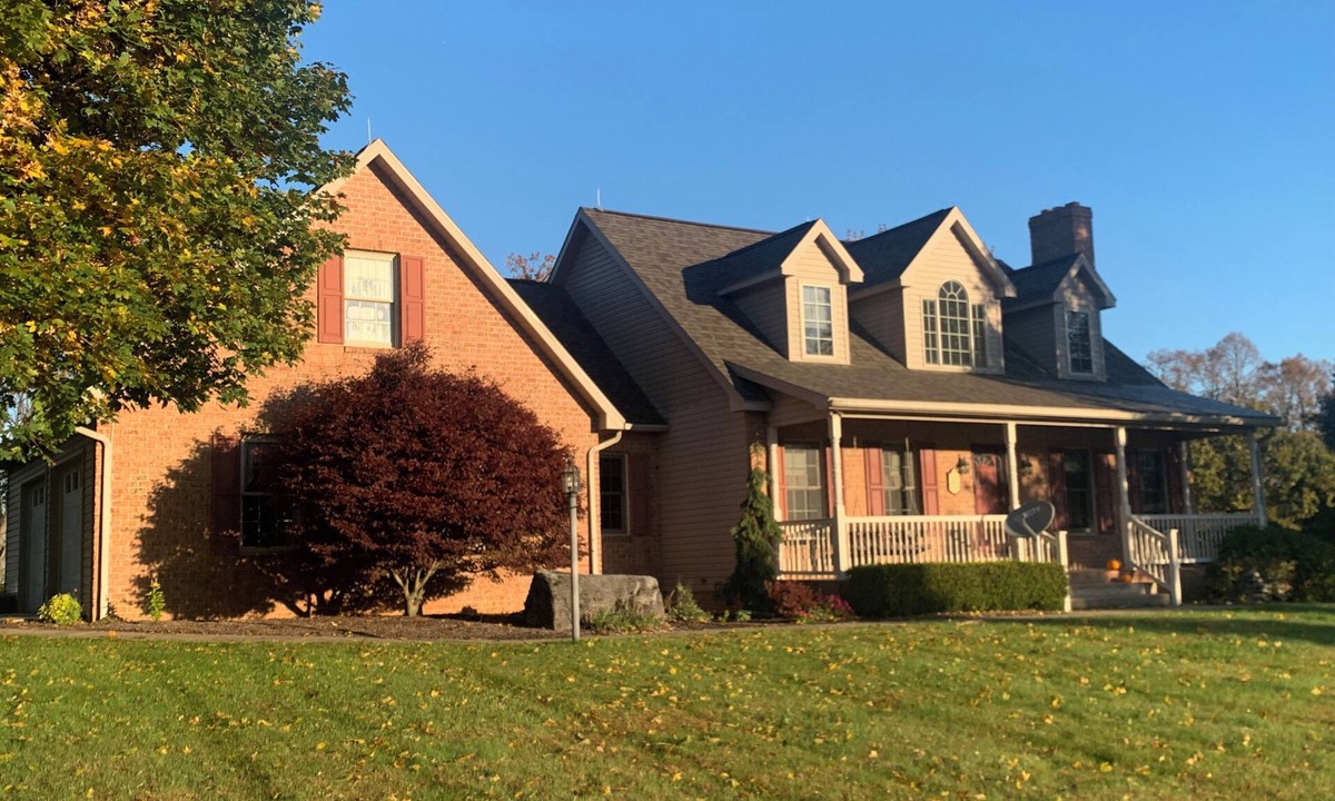 State College House | Beautiful 3-bedroom farmhouse with AC in charming State College